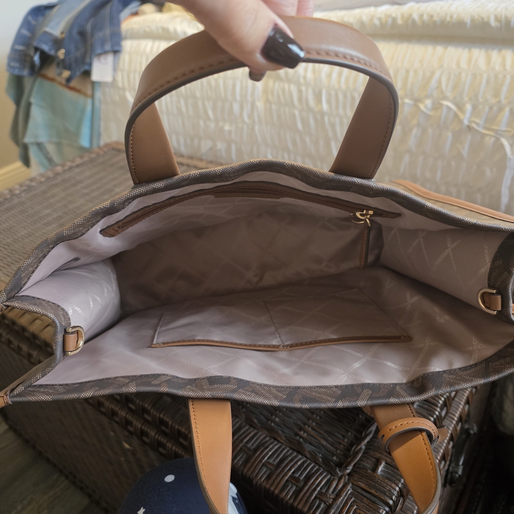 Mivhael Kors Brown Monogram Tote Bag - Picture 2 of 5